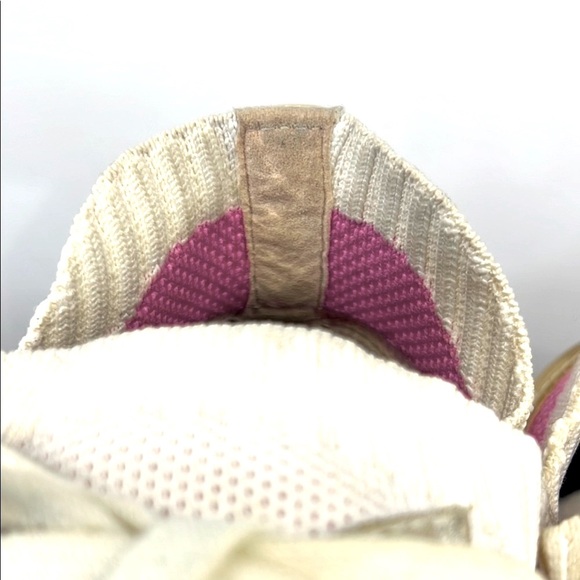 CHANEL 2020 Interlocking CC Logo Sneakers - Picture 3 of 13